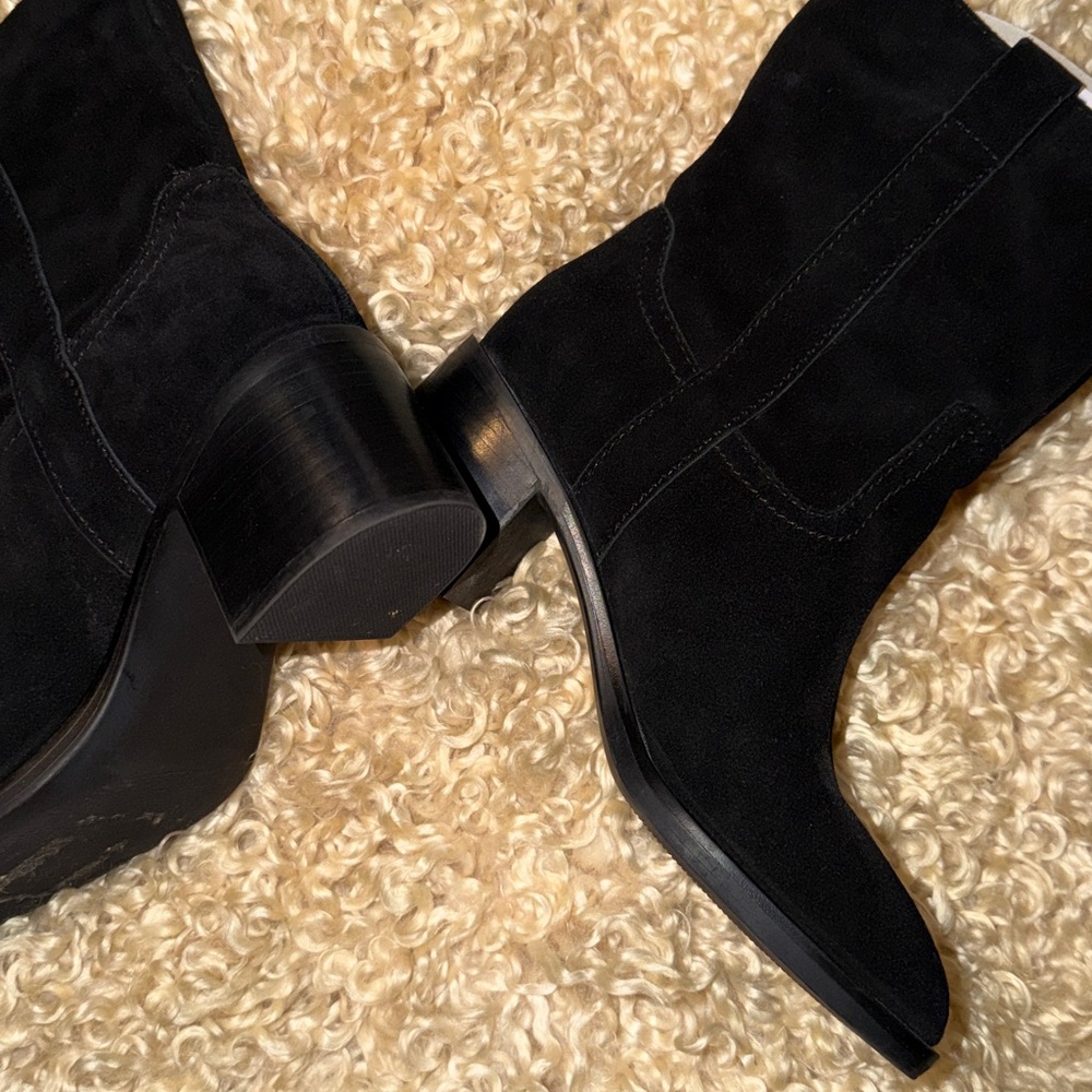 Black Suede Steve Madden “Romney” Boots Size 7.5
